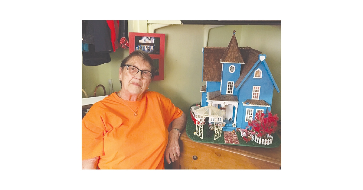 ISI - Joyce Steffens and her mini dollhouse